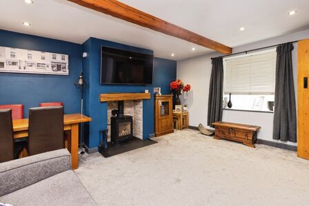 2 bedroom Mid Terrace House for sale