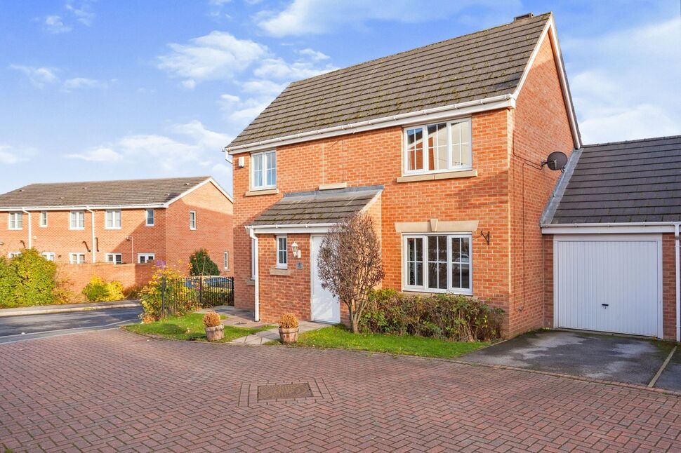 Main image of 4 bedroom Link Detached House for sale, The Oaks, Leeds, West Yorkshire, LS10