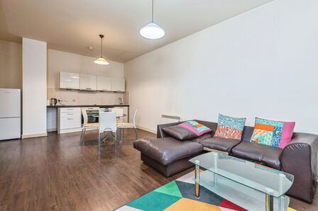 Upper Blakeridge Lane, 1 bedroom  Flat for sale, £70,000