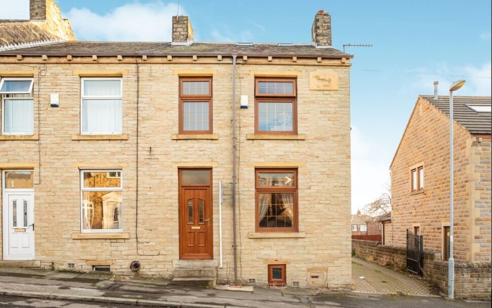 Main image of 3 bedroom End Terrace House for sale, Westcliffe Road, Cleckheaton, West Yorkshire, BD19