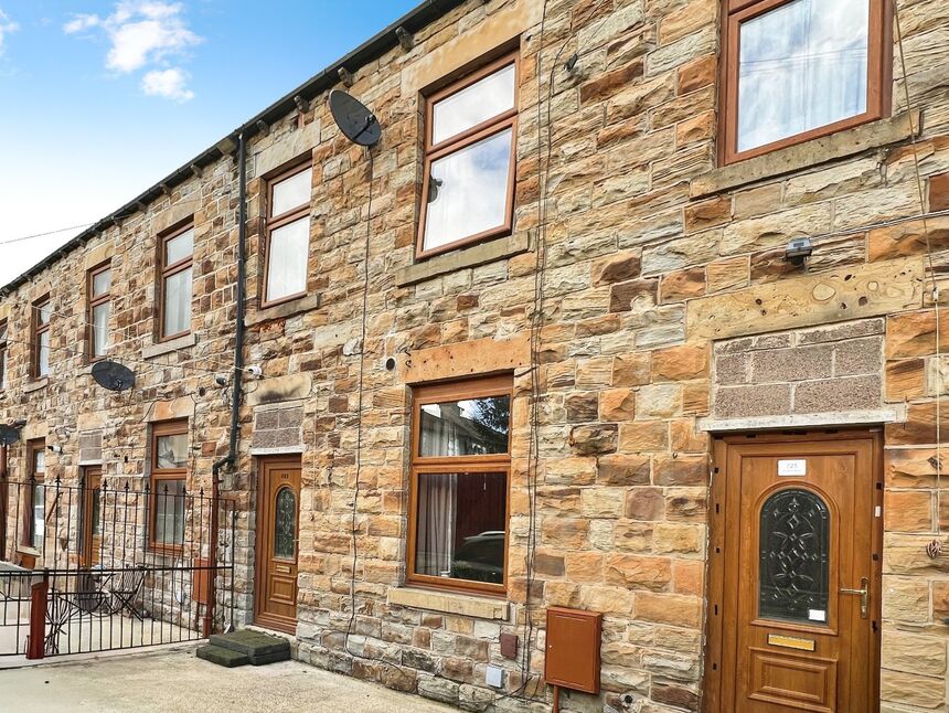 Main image of 2 bedroom Mid Terrace House for sale, Bradford Road, Batley, West Yorkshire, WF17