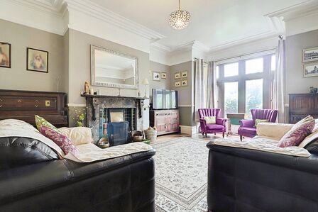 6 bedroom Semi Detached House for sale
