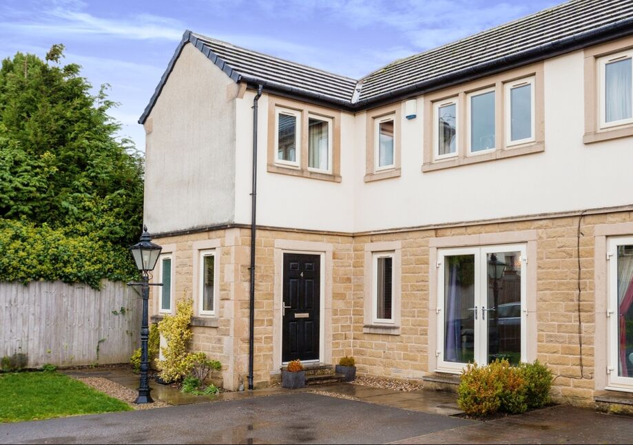 Main image of 3 bedroom Semi Detached House for sale, Carlton Court, Birkenshaw, West Yorkshire, BD11