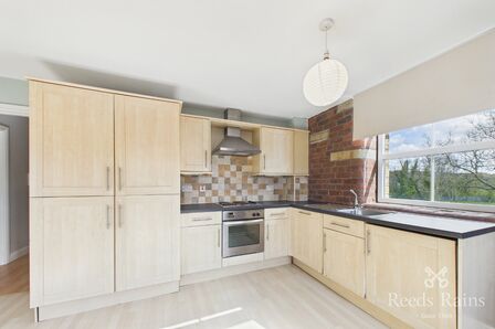 Balme Road, 2 bedroom Flat to rent, &pound;800 pcm