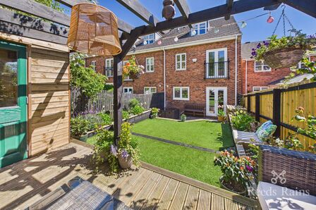 Laithe Hall Avenue, 3 bedroom End Terrace House for sale, &pound;275,000