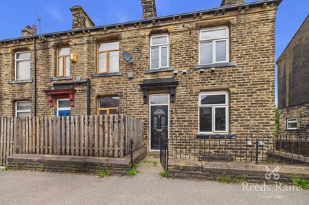 Bradford Road, 2 bedroom Mid Terrace House to rent, &pound;750 pcm