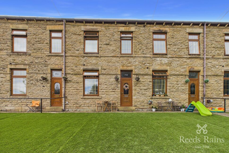 Main image of 2 bedroom Mid Terrace House for sale, Bradford Road, Batley, West Yorkshire, WF17