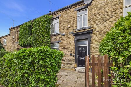 3 bedroom Mid Terrace House for sale