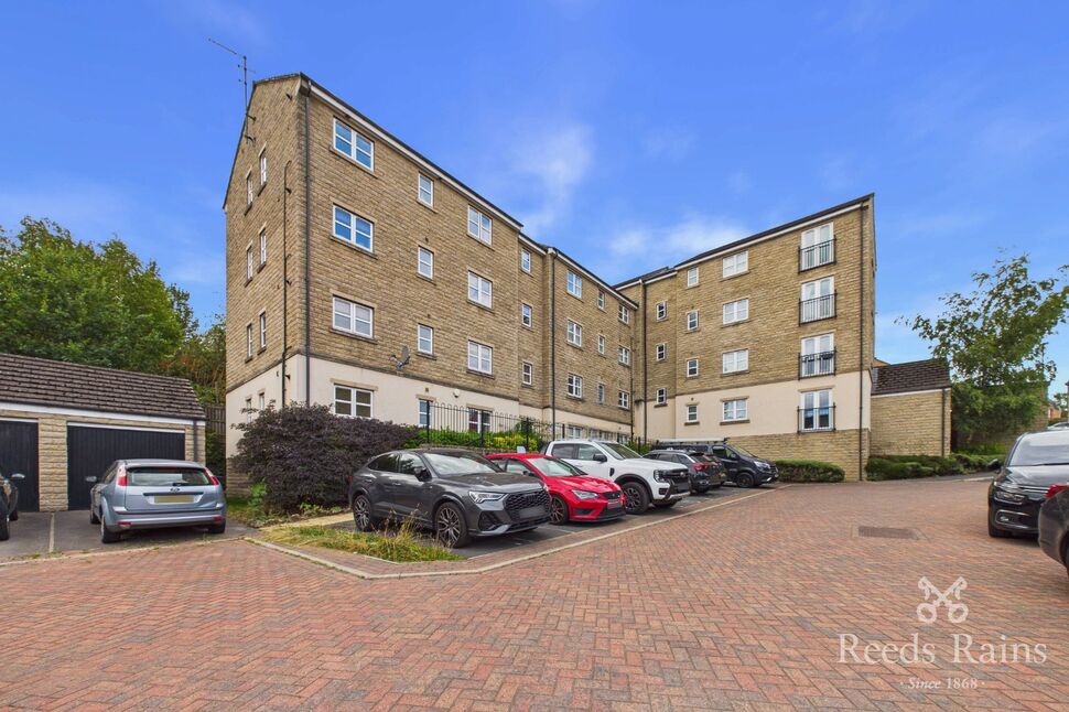 Main image of 2 bedroom Flat for sale, Laithe Hall Avenue, Cleckheaton, West Yorkshire, BD19