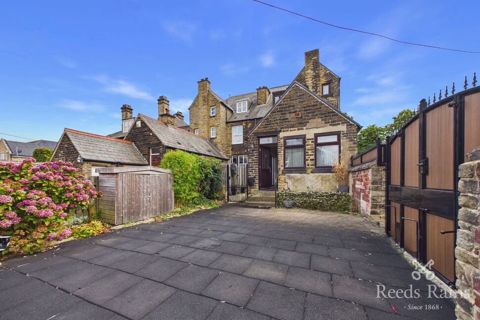 Main image of 6 bedroom Semi Detached House to rent, Whitcliffe Road, Cleckheaton, West Yorkshire, BD19