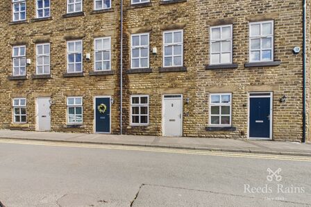 Brunswick Place, 4 bedroom Mid Terrace House for sale, &pound;235,000