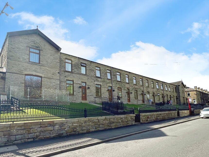 Main image of 2 bedroom Mid Terrace House for sale, Bradford Road, Batley, West Yorkshire, WF17