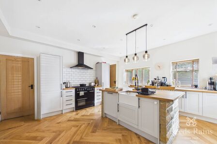 3 bedroom End Terrace House to rent