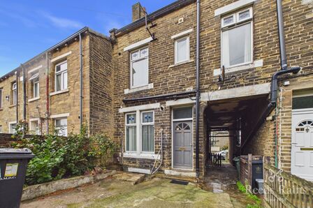 3 bedroom Mid Terrace House for sale