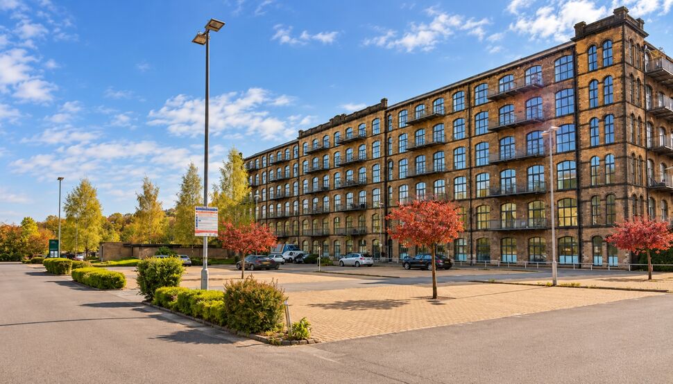 Main image of 1 bedroom Flat for sale, Low Westwood Lane, Linthwaite, West Yorkshire, HD7