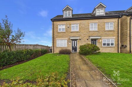 4 bedroom Semi Detached House to rent