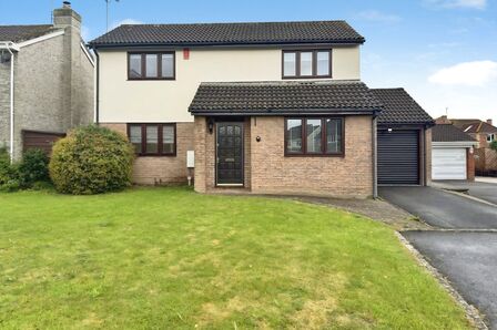 Broadoak Road, 3 bedroom Detached House to rent, &pound;1,600 pcm