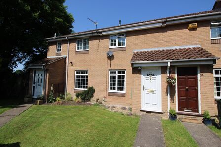 Staples Close, 2 bedroom Mid Terrace House to rent, £1,150 pcm