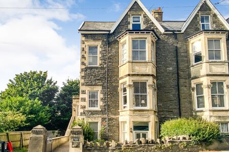 Leagrove Road, 2 bedroom  Flat to rent, £1,100 pcm
