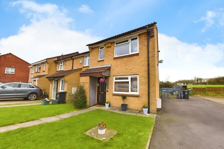 Claremont Gardens, 3 bedroom End Terrace House for sale, £315,000