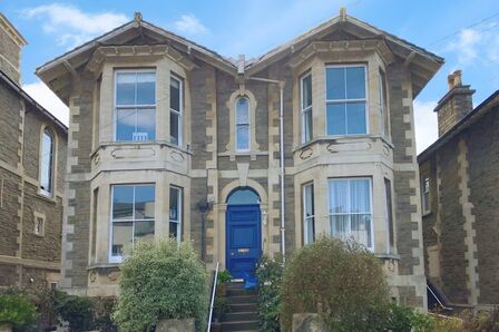 Leagrove Road, 3 bedroom  Flat for sale, £355,000
