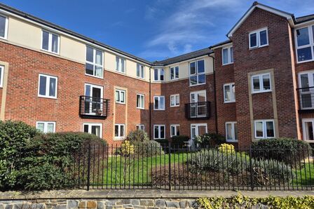 Coleridge Vale Road North, 1 bedroom Flat for sale, &pound;150,000