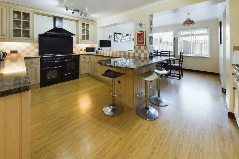 3 bedroom Semi Detached House for sale, Kingston Avenue, Clevedon, BS21