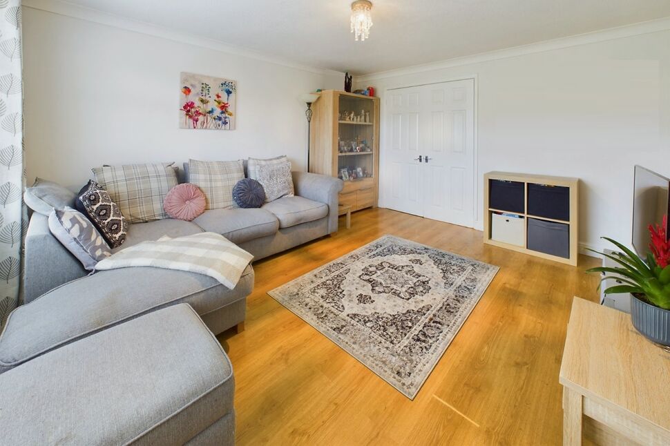 3 bedroom Mid Terrace House for sale, Saxby Close, Clevedon, BS21 £