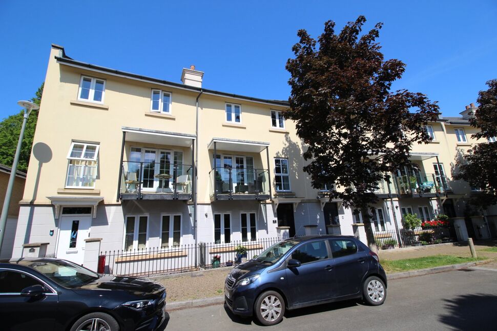4 bedroom Mid Terrace House for sale