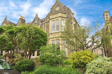 St. Johns Road, 3 bedroom  Flat for sale, £475,000