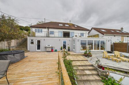 Walton Bay, 5 bedroom Detached House for sale, £875,000