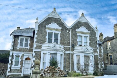 Hill Road, 7 bedroom Semi Detached House for sale, £350,000