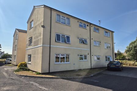 Churchill Avenue, 1 bedroom  Flat for sale, £160,000