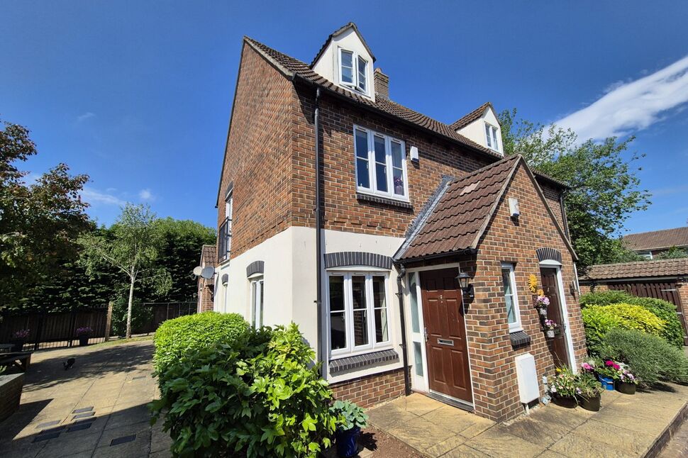 Main image of 2 bedroom Flat for sale, Central Way, Clevedon, North Somerset, BS21