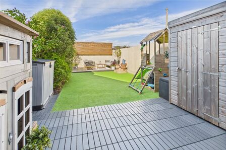 3 bedroom Mid Terrace House for sale
