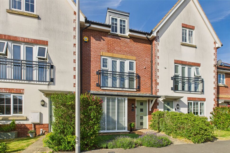 3 bedroom Mid Terrace House for sale
