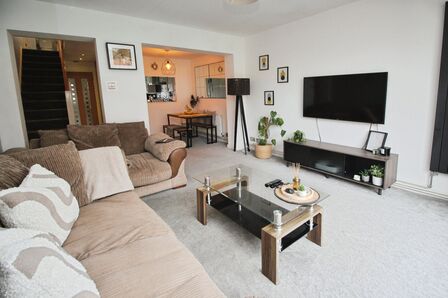 2 bedroom Mid Terrace House for sale