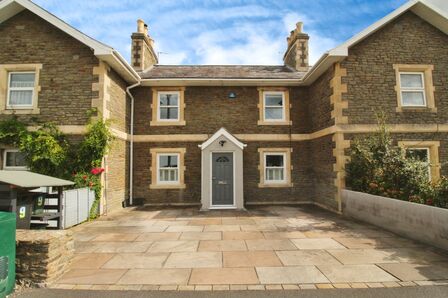3 bedroom Mid Terrace House for sale