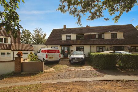Mendip Road, 4 bedroom Semi Detached House to rent, £1,875 pcm
