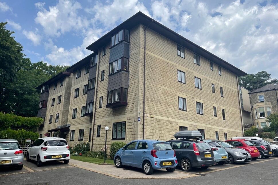 Main image of 2 bedroom Flat for sale, Alexandra Court, Gardens Road, North Somerset, BS21