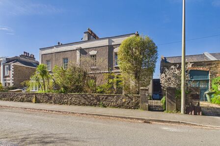 5 bedroom Semi Detached House for sale