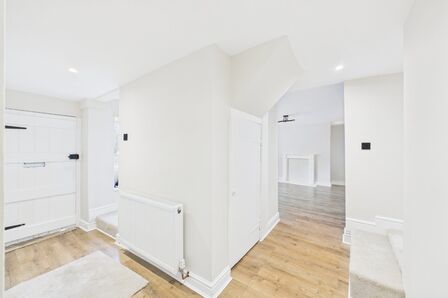 East Clevedon Triangle, 4 bedroom Flat to rent, &pound;1,750 pcm