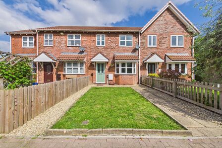 3 bedroom Mid Terrace House for sale