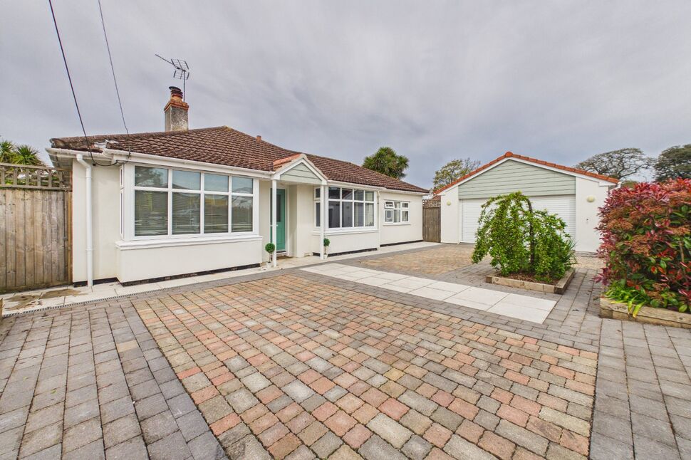 Main image of 4 bedroom Detached Bungalow for sale, Pizey Avenue, Clevedon, North Somerset, BS21