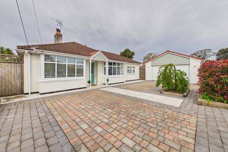 4 bedroom Detached Bungalow for sale