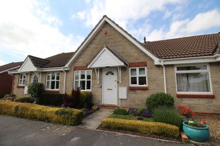 2 bedroom Mid Terrace Bungalow for sale