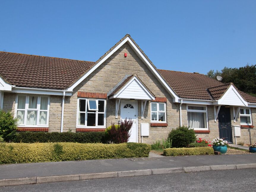 2 bedroom Mid Terrace Bungalow for sale