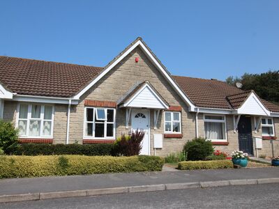 2 bedroom Mid Terrace Bungalow for sale