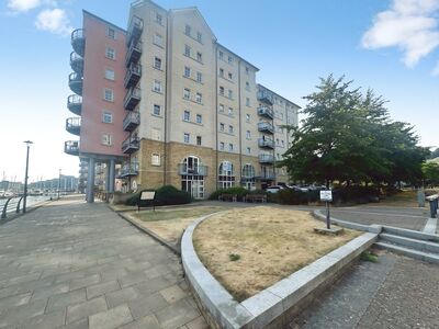 Lower Burlington Road, 3 bedroom Flat to rent, &pound;1,950 pcm