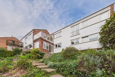 4 bedroom Link Detached House to rent